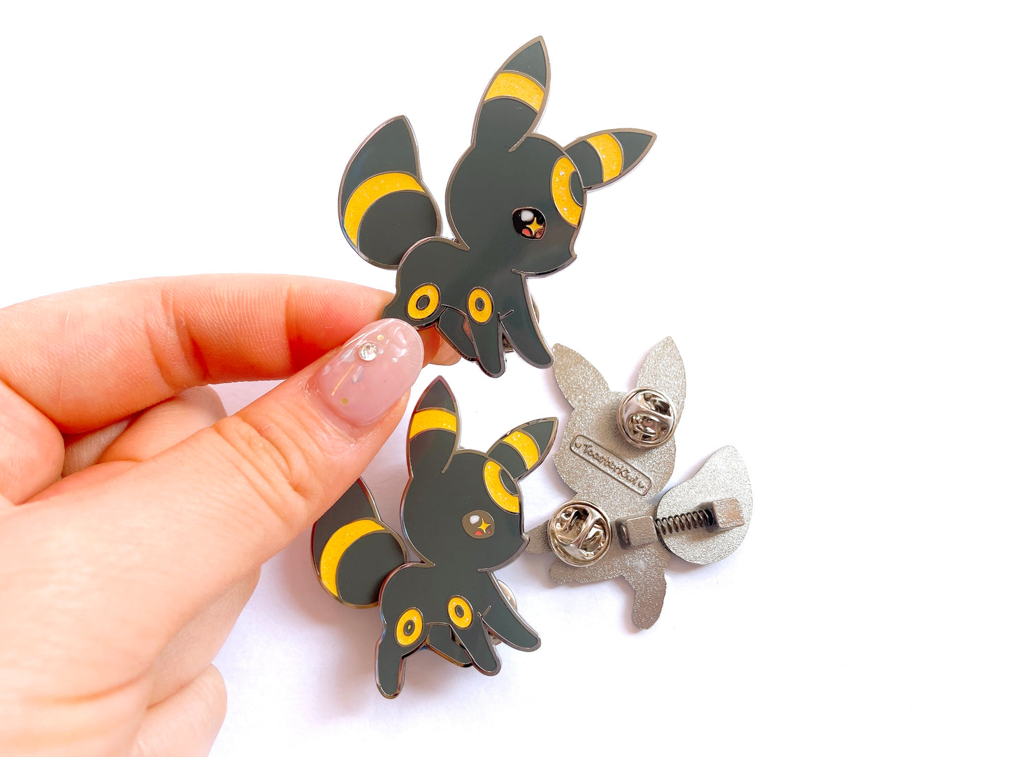 Umbreon Bobble Tail Enamel Pin