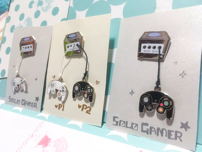 Gamecube Linked Enamel Pins (1")
