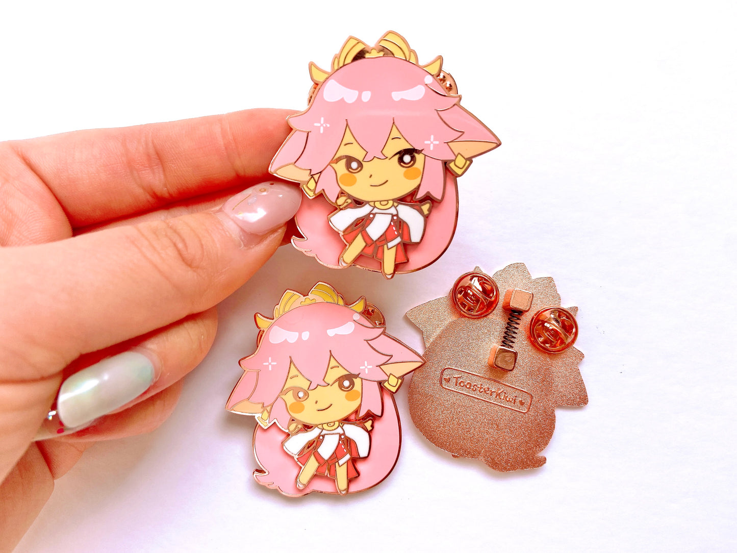 Yae Miko Bobble Head Enamel Pin [Genshin Impact]