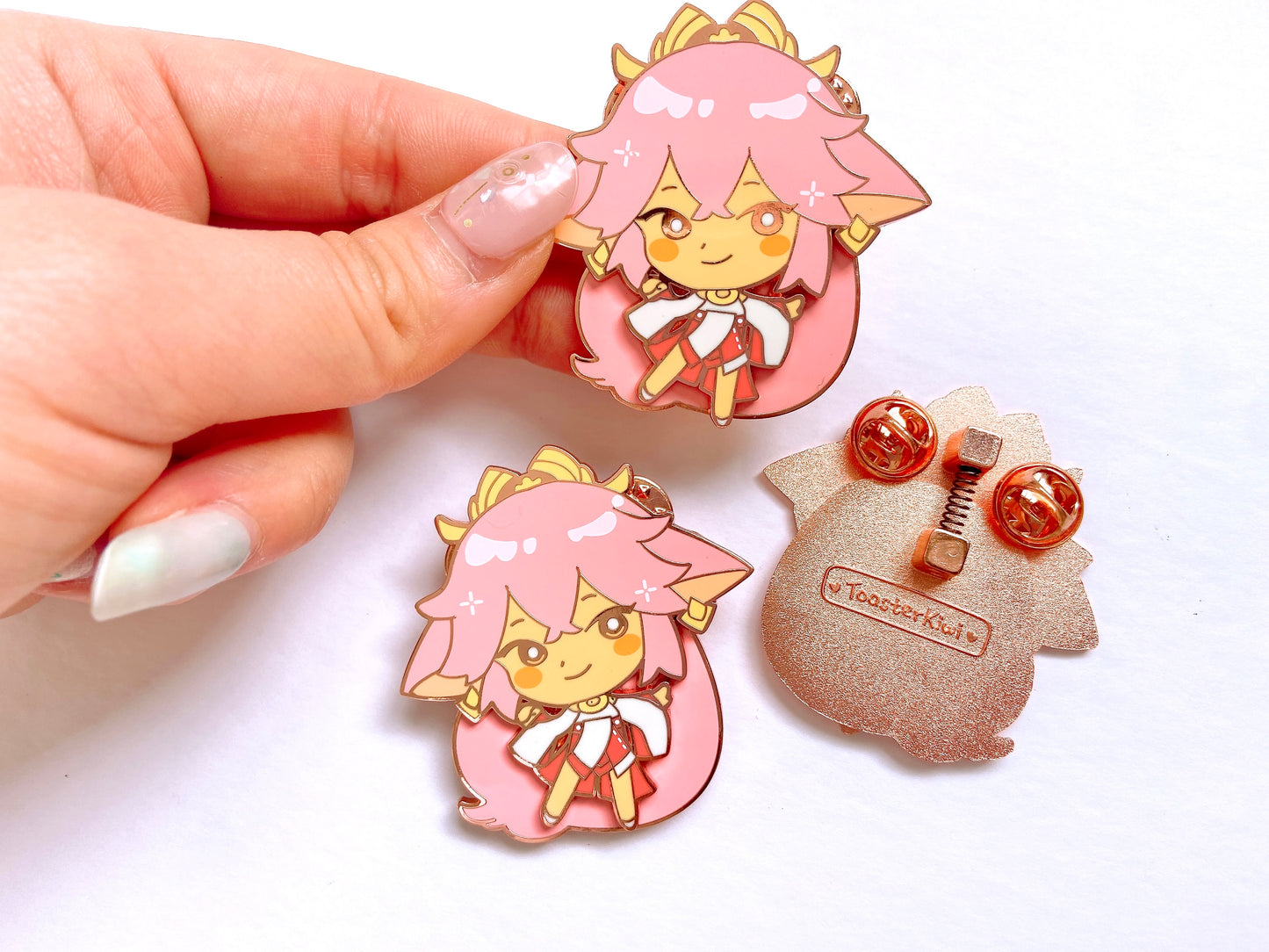 Yae Miko Bobble Head Enamel Pin [Genshin Impact]